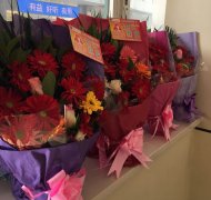 花送雷鋒手，情暖雷鋒心——“萬朵鮮花送雷鋒”活動溫暖落幕